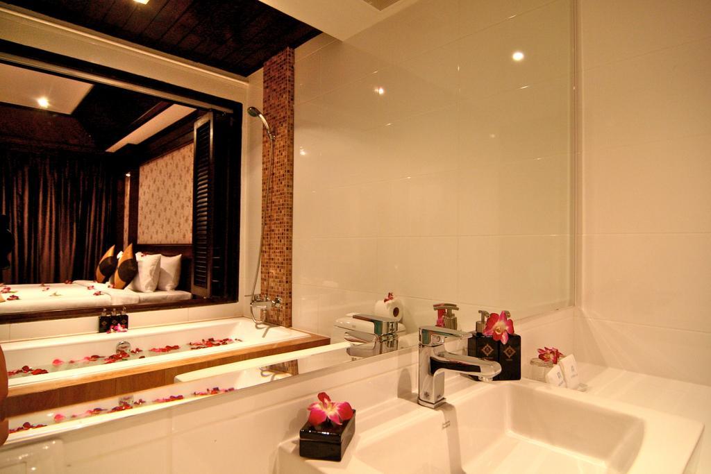 Rayaburi Hotel, Patong Ngoại thất bức ảnh