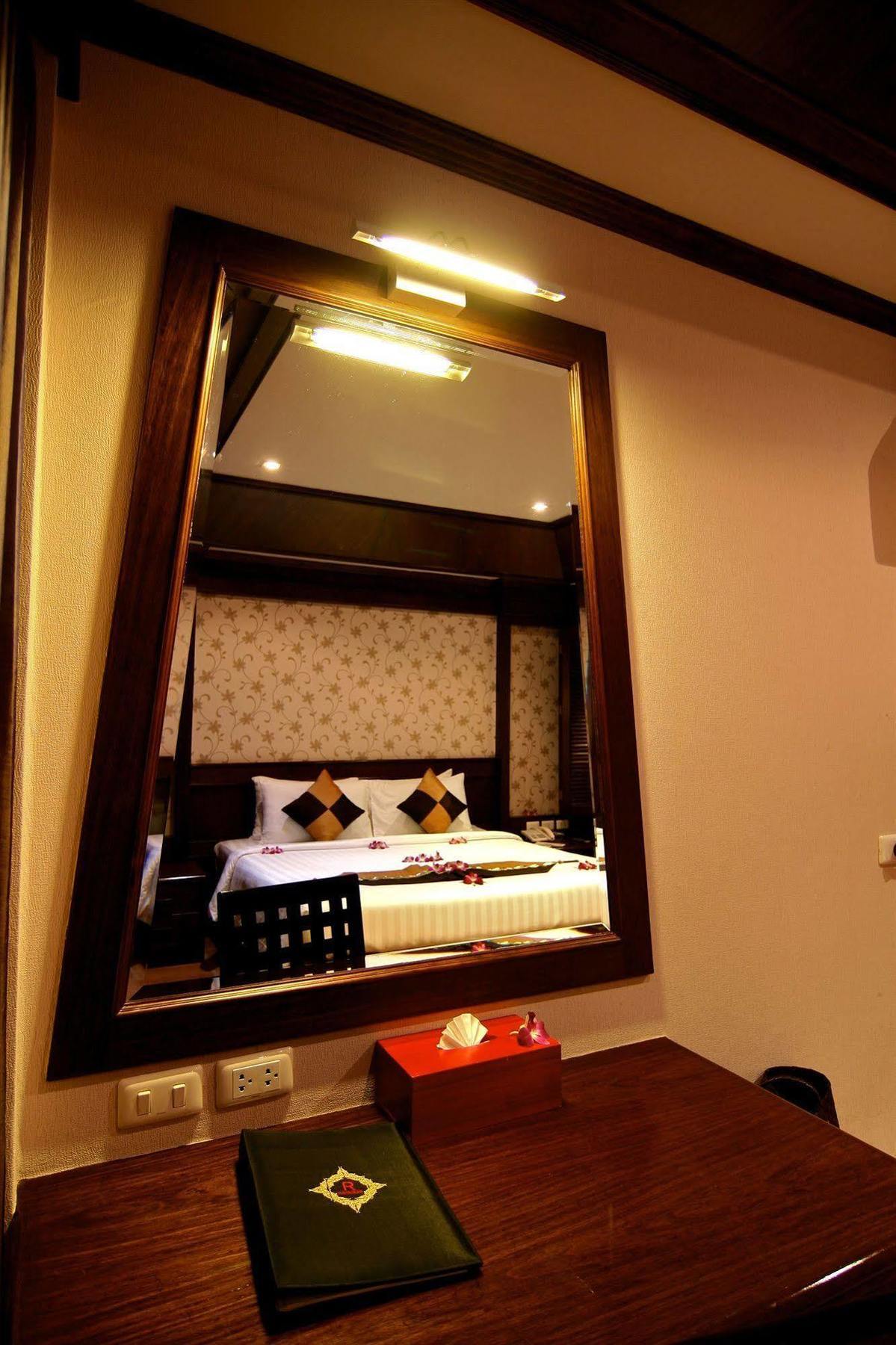 Rayaburi Hotel, Patong Ngoại thất bức ảnh